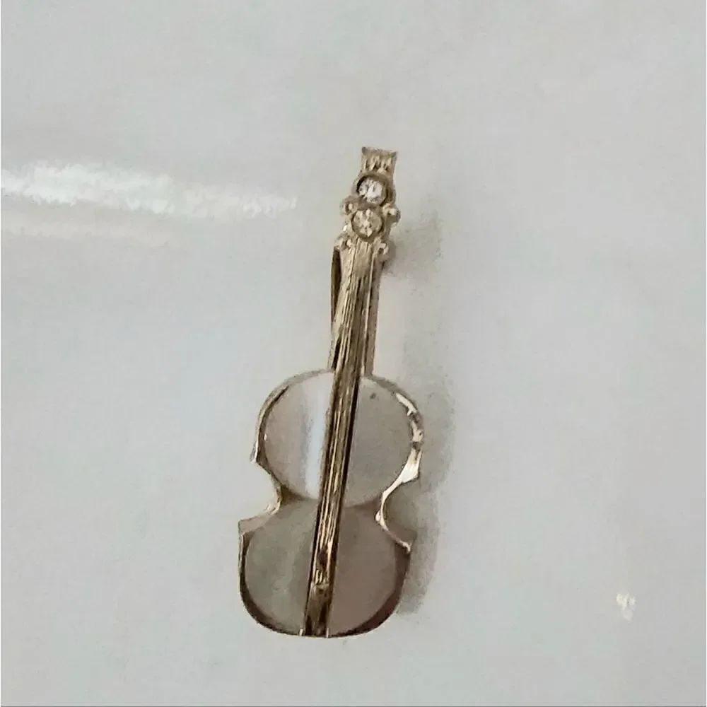 Vintage violin brooch pin